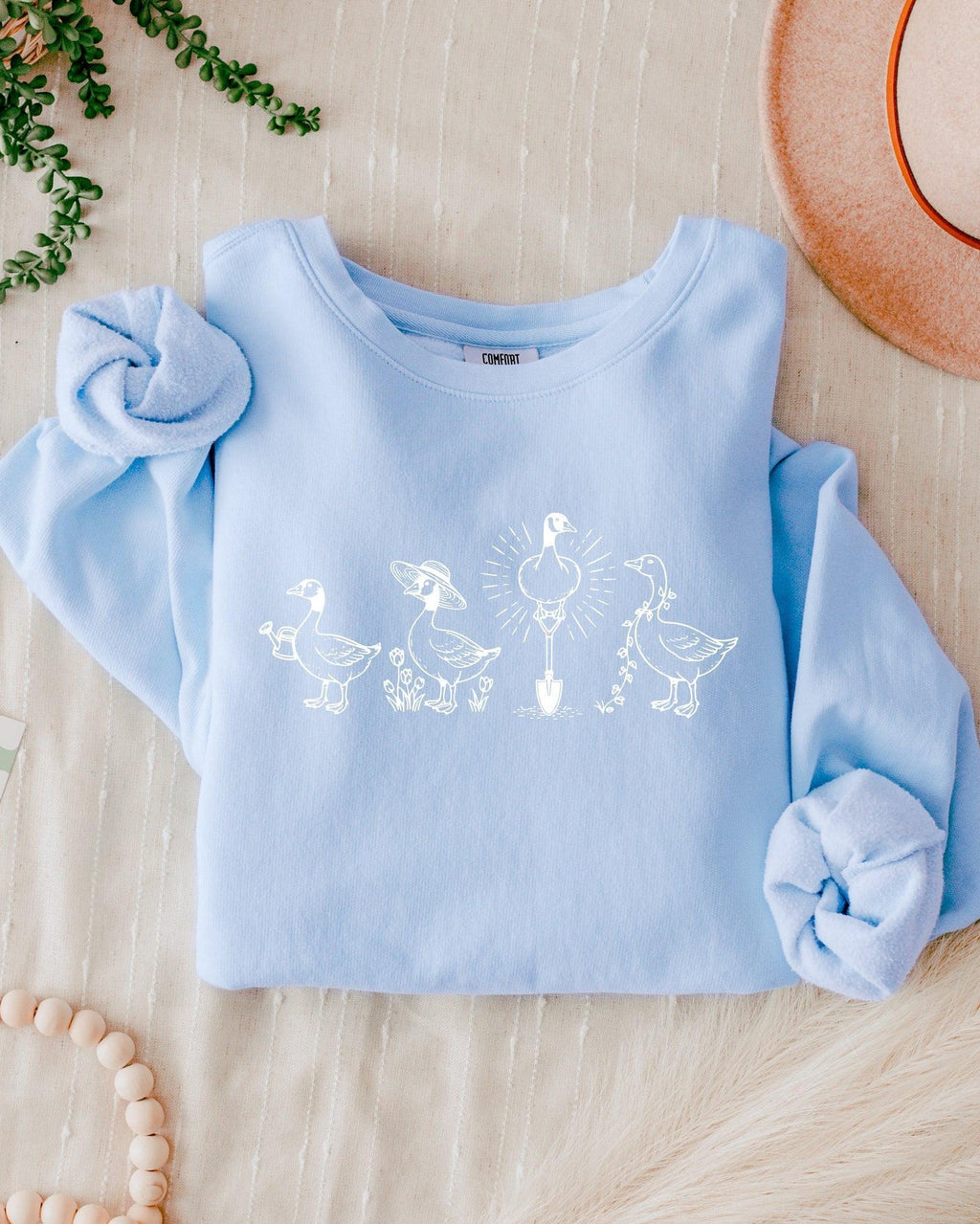 Goose Gardening Plant Lady Comfort Colors Garment-Dyed Sweatshirt – Floral Nature Graphic