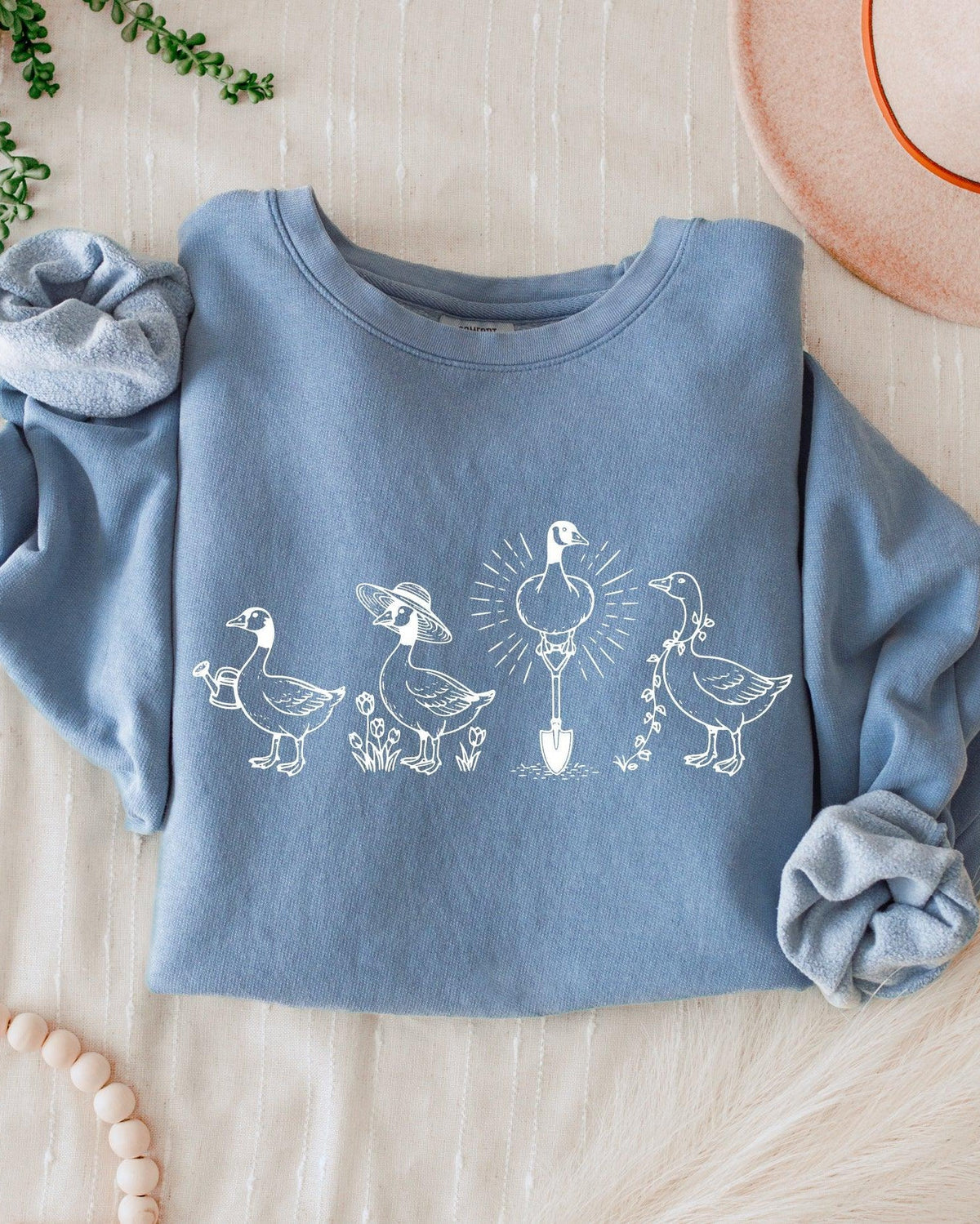 Goose Gardening Plant Lady Comfort Colors Garment-Dyed Sweatshirt – Floral Nature Graphic