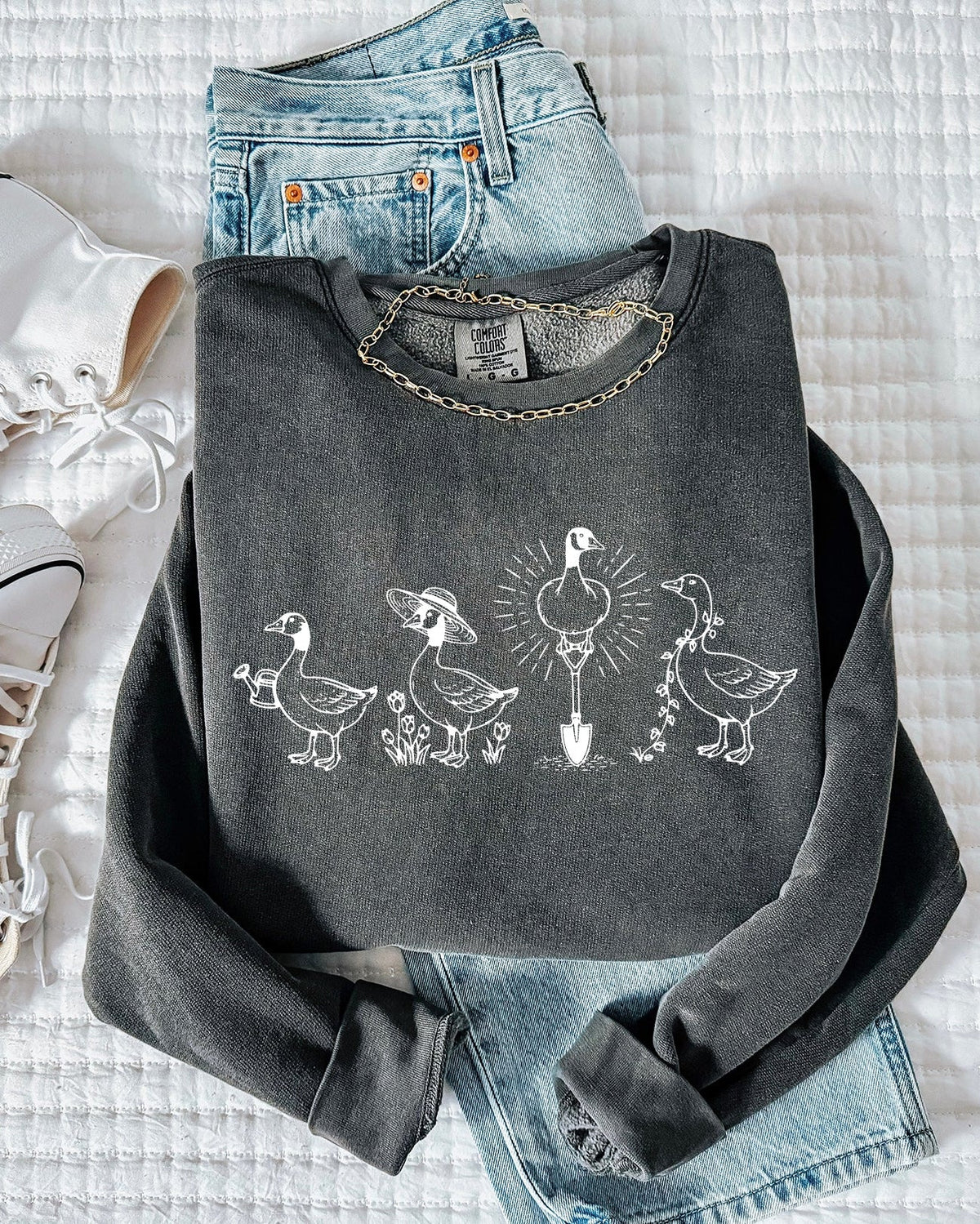 Goose Gardening Plant Lady Comfort Colors Garment-Dyed Sweatshirt – Floral Nature Graphic