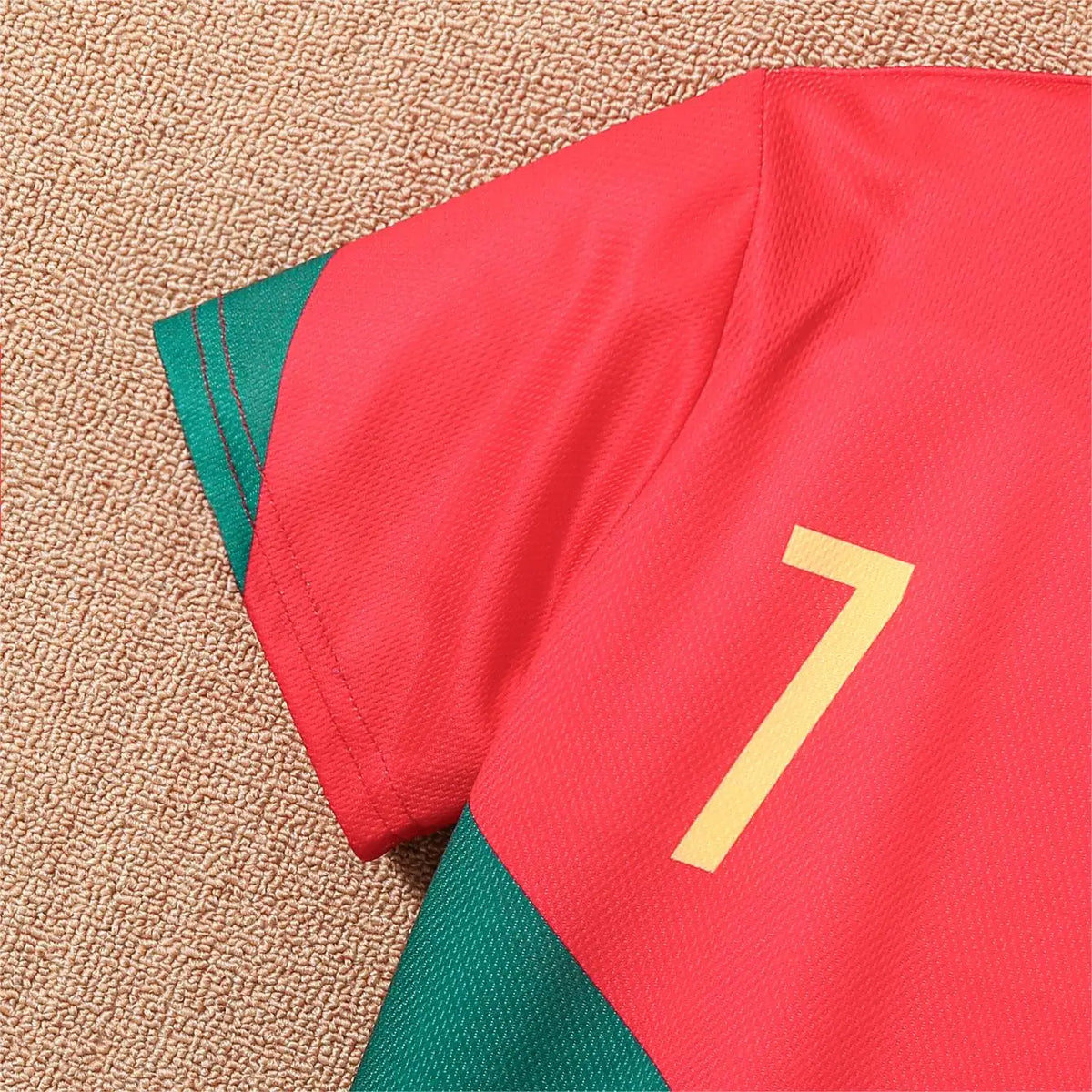 2025 Youth and Children Red and Green Splicing Color No. 7 Legend Quick-drying Sports Football Suit Set
