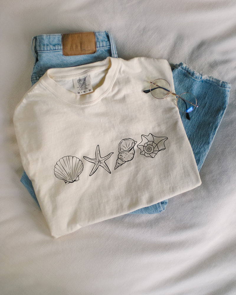Seashell & Starfish Beach Comfort Colors T-Shirt – Summer Vacation Nature Camping & Hiking Graphic Tee