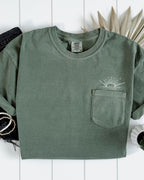 Sun & Wave Lake Beach Comfort Colors Pocket T-Shirt – Nature Camping Outdoor Graphic Tee