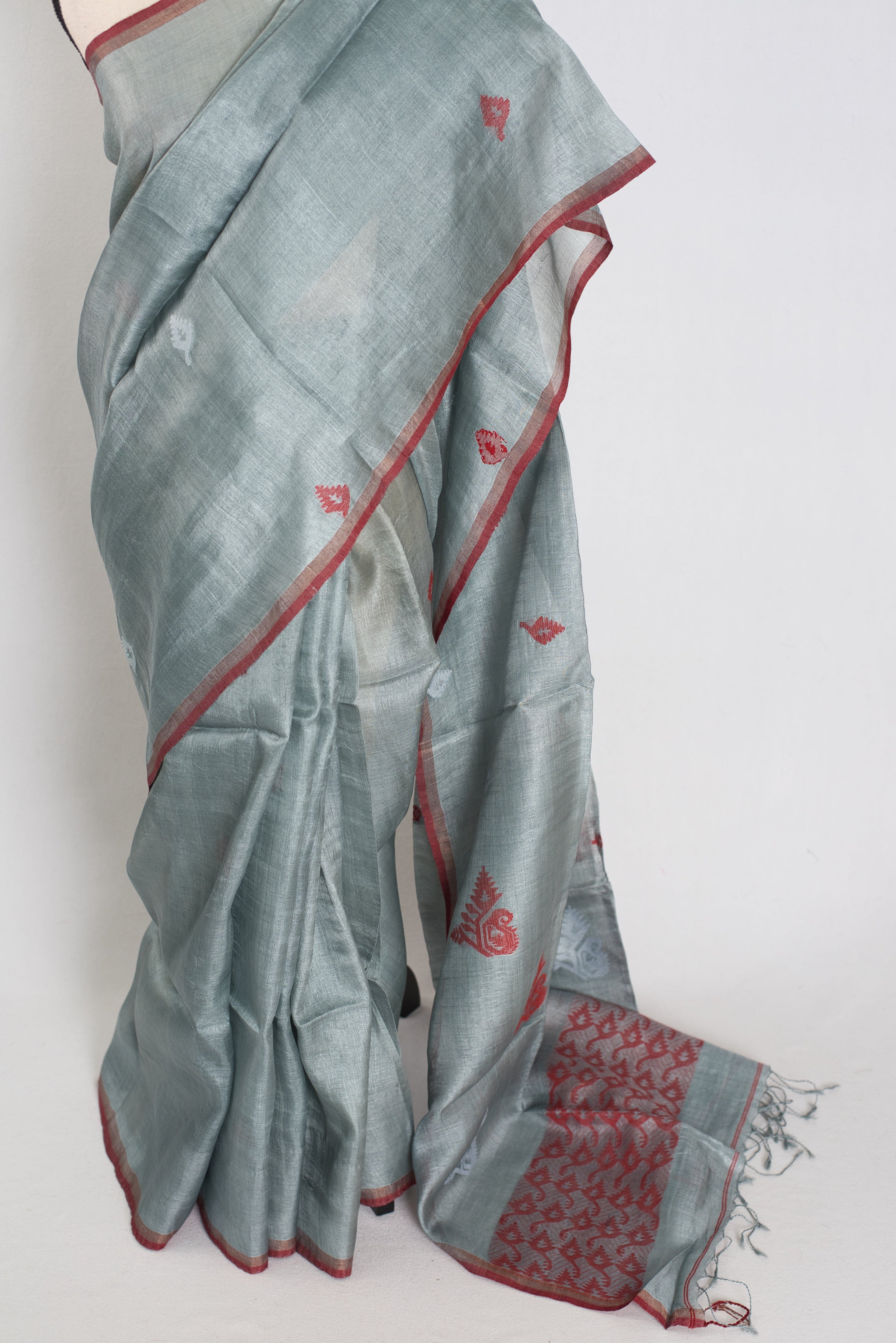 Benu: Grey & Red Bengal Tussar Silk Saree | Intricate Jamdani Weaving
