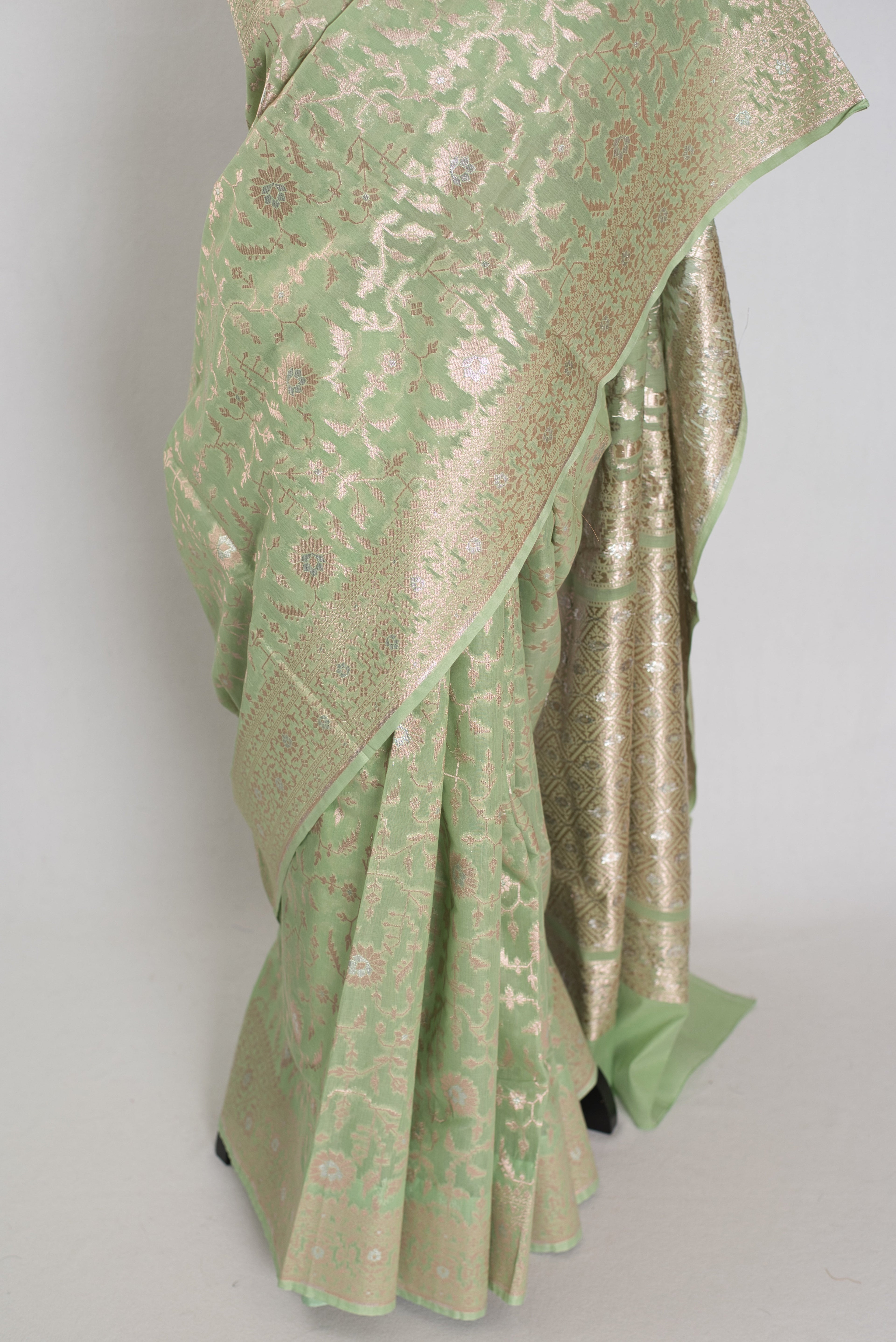 Mohini: Sea Green & Gold Jamdani Banarasi Saree | Cotton Silk Fusion