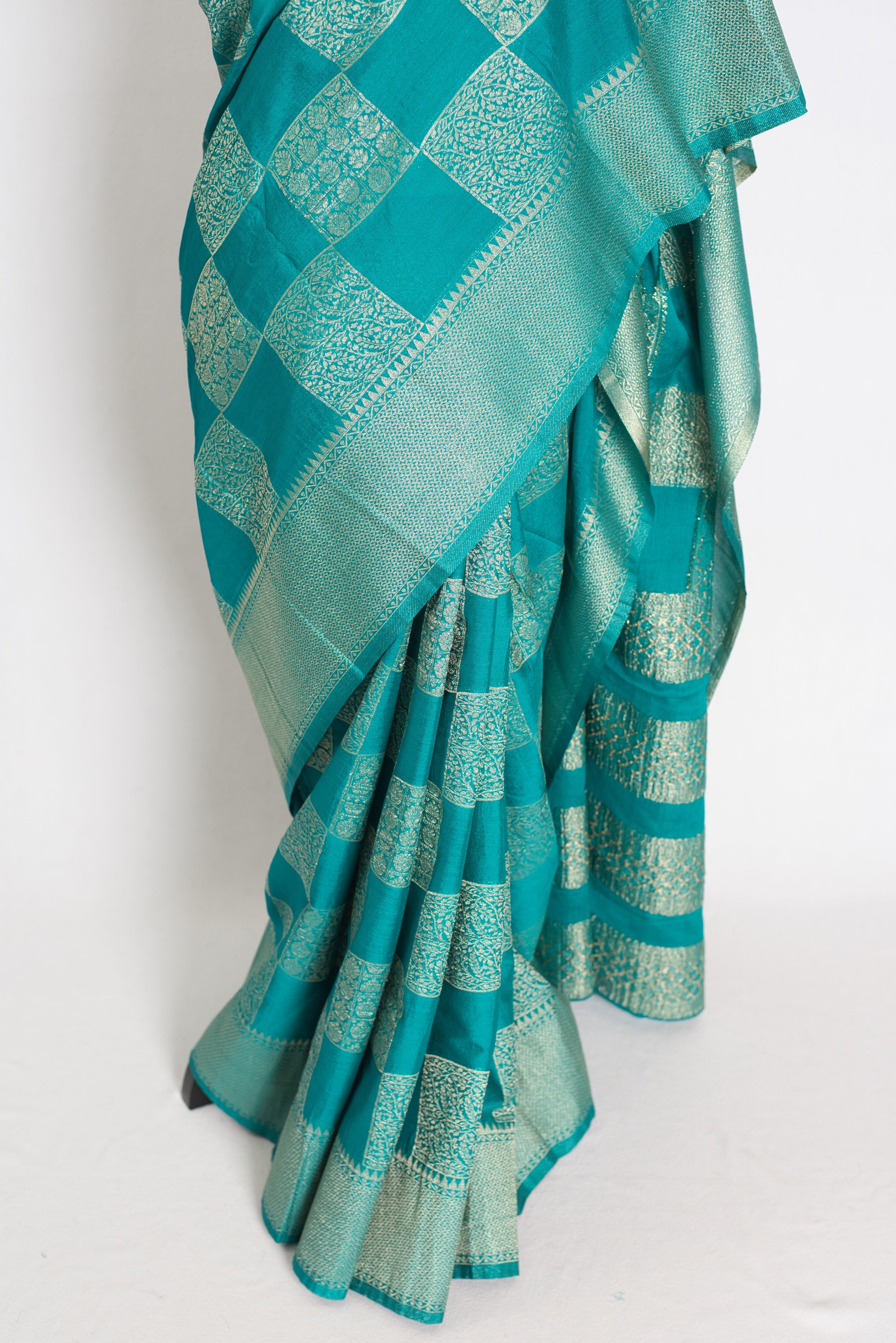 Rama : Green Semi Crepe Georgette Banarasi Saree with Designer Gold Zari Work