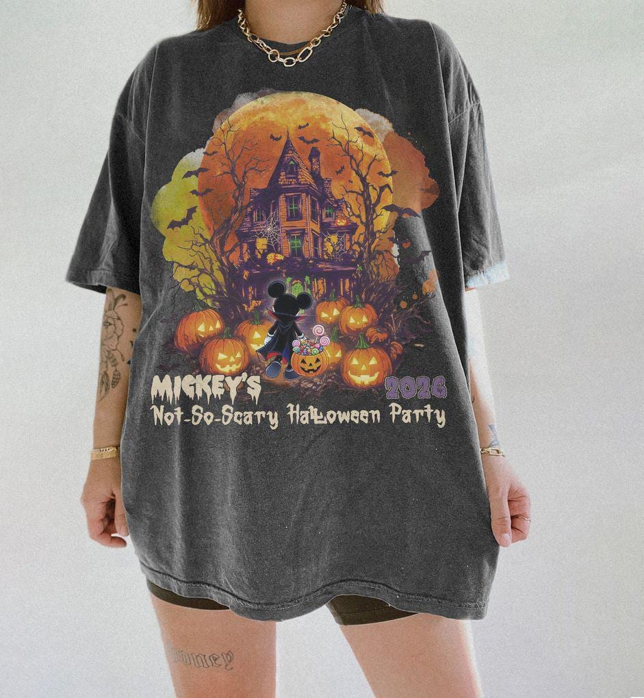 Retro Haunted Mansion Halloween — Gildan Hoodie