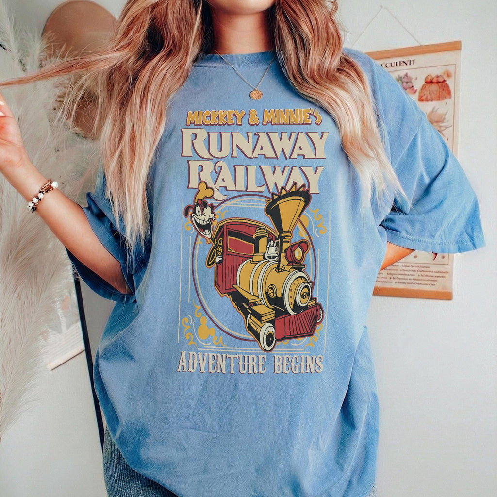 Mickey Minnie's Runaway Railway Retro — Gildan Sweatshirt