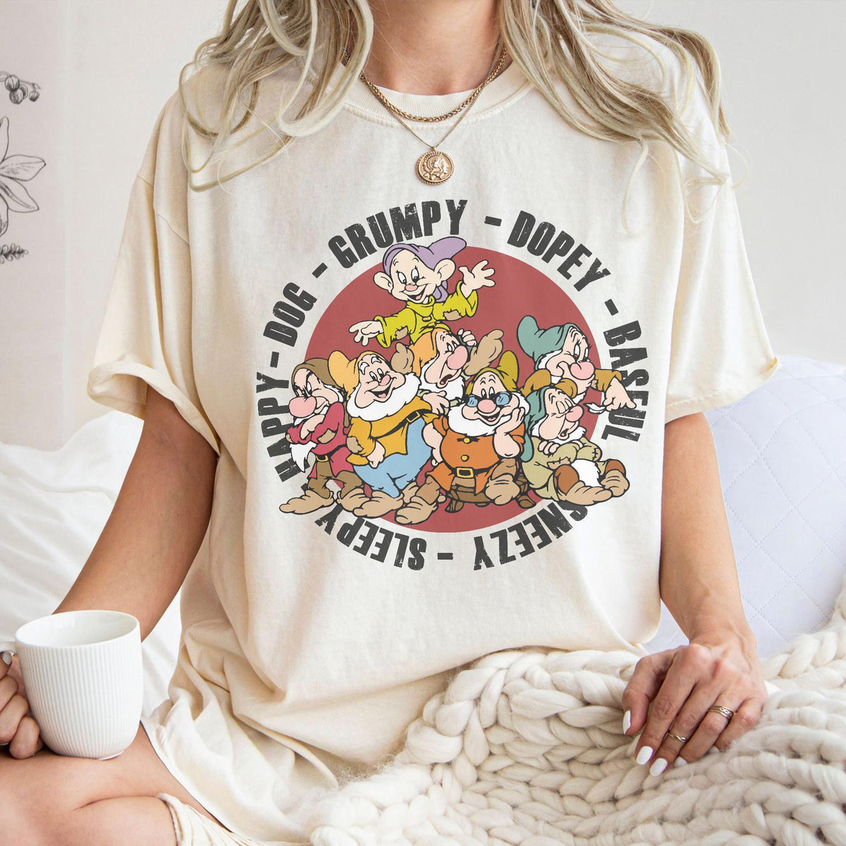 Retro 90s Retro Disney Snow White and the Seven Dwarfs — Gildan Hoodie