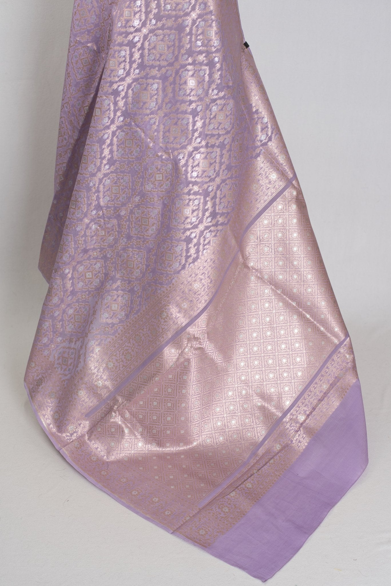 Nandini: Mauve & Gold Cotton Silk Jamdani Banarasi Saree