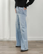 Clean Wide Jeans