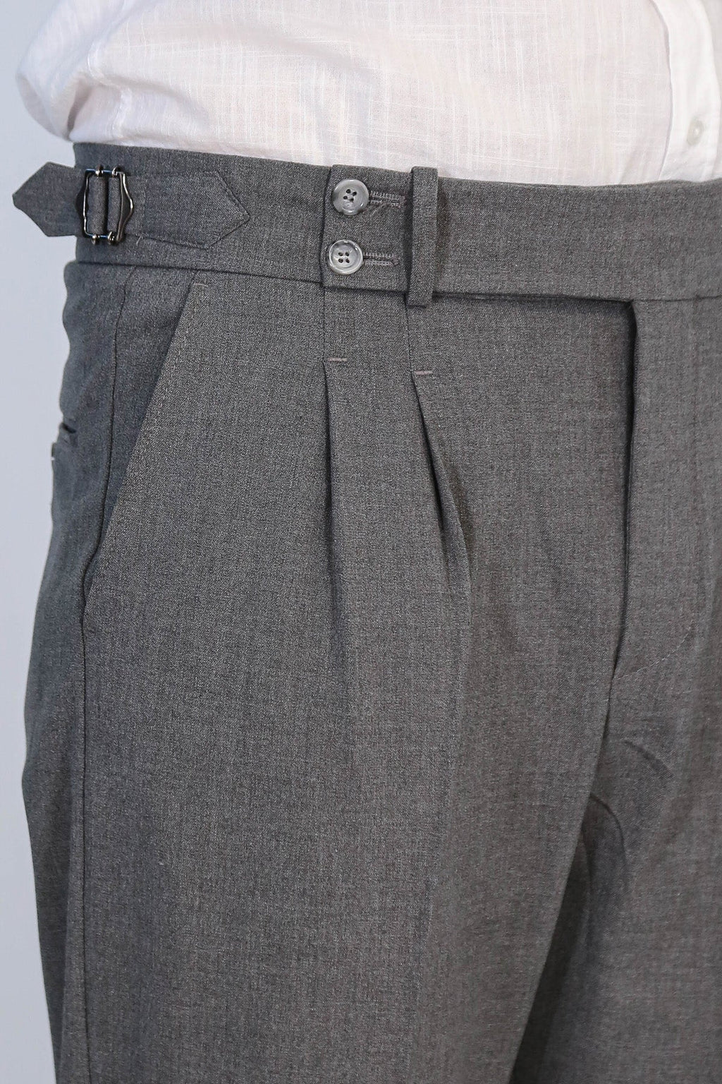 Anthracite Double-Pleated High-Waisted Slim Fit Trousers with Side Buckles – Wessi